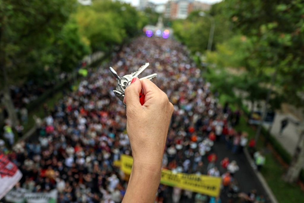 Cientos de miles de personas salieron a la calle de Madrid el pasado 3 de octubre para reclamar medidas efectivas para garantizar el derecho a la vivienda. Fotografía de Alberto Astudillo.