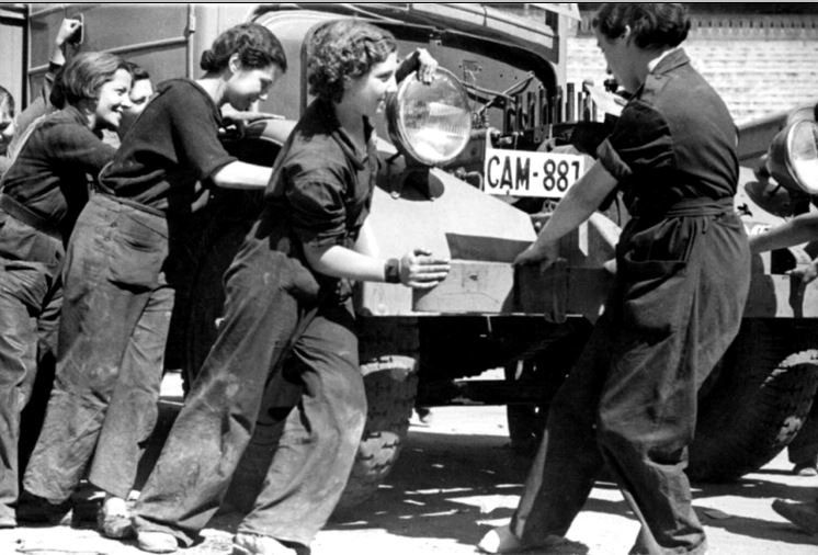 Escuela de formación de 'chóferes' y mecánicas de Mujeres Libres durante la guerra civil española.