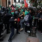Cargas policiales durante la huelga indefinida de la educación pública madrileña. Alberto Astudillo.
