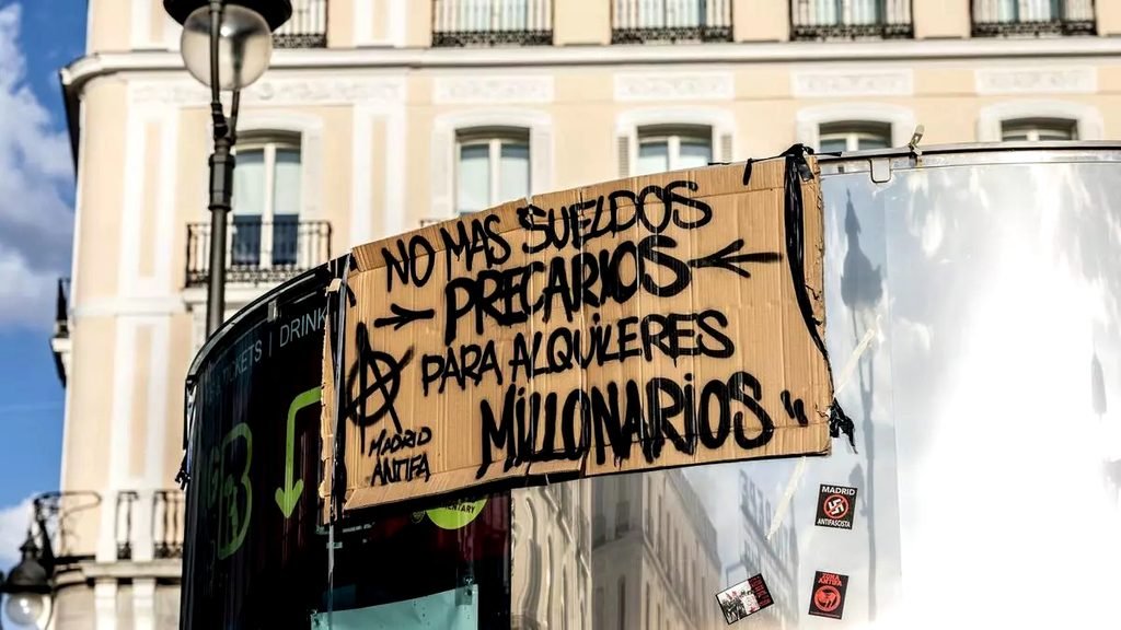 Cartel en la acampada de la puerta del Sol de Madrid.