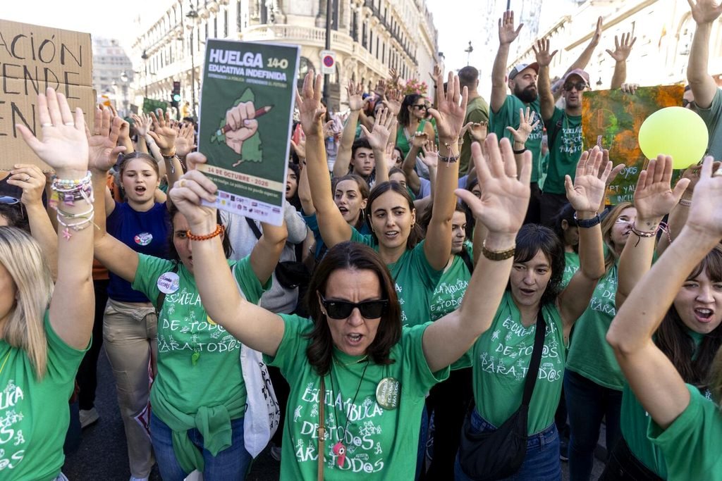 Concentración de la comunidad educativa en la Puerta del Sol durante la primera jornada de huelga el 14 de octubre. David F. Sabadell.