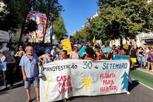Concentración por la vivienda en Lisboa.