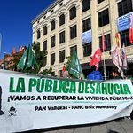 El pasado 8 de octubre PAH Vallekas organizó una ruta para señalar las administraciones públicas, y bancarias con participación pública, que también desahucian. Diana Moreno.