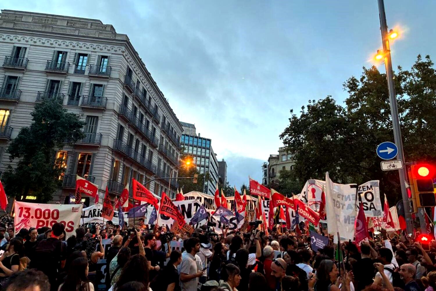 Más de 100.000 personas en la manifestación de Barcelona por la vivienda