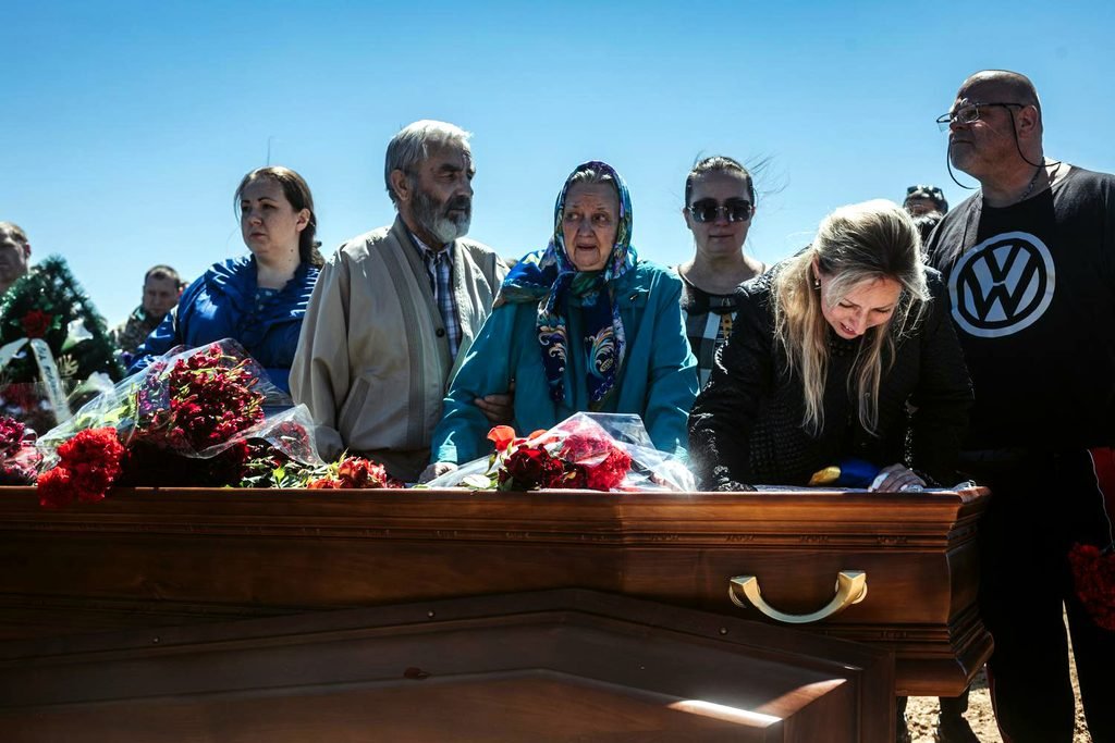 Funeral de un soldado ucraniano fallecido en Jarkov (2022). Fotografía de Diego Herrera.