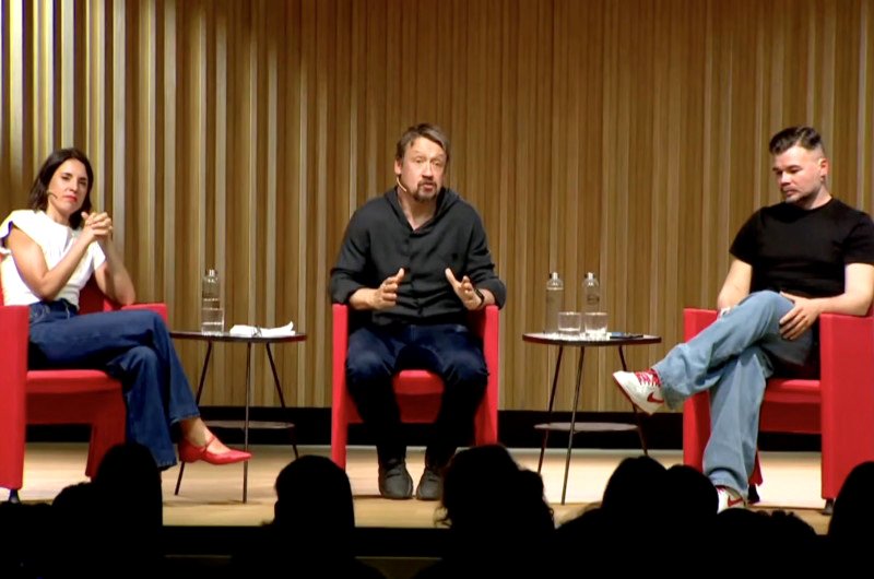 Irene Montero y Gabriel Rufián, durante un diálogo dirigido por Xavier Domènech en Barcelona, el pasado 9 de abril.