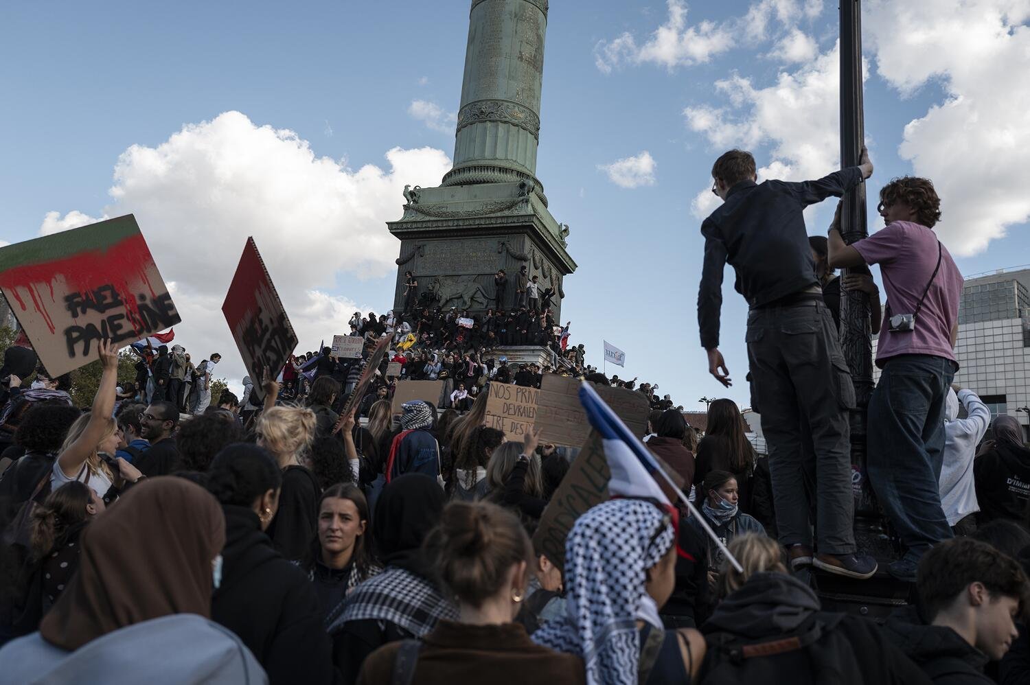 Macron intensifica la represión prohibiendo manifestaciones por toda Francia