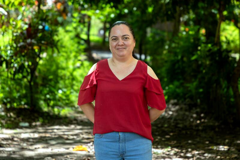 Krissia Elena Romero Solís, integrante de la Mesa de Manejo de Fuego y Agua de Suchitoto. EntreFronteras.