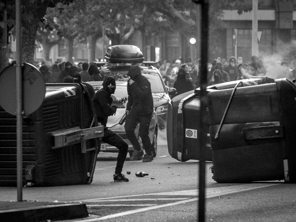 La movilización antifascista logró impedir el acto sin público de Vito Quiles en Iruñea. Ekinklik.