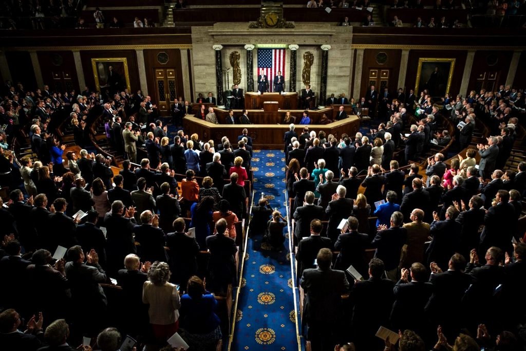 Las encuestas para las midterms de 2026 en Estados Unidos apuntan a una mayoría demócrata, pero con límites para frenar a Donald Trump.