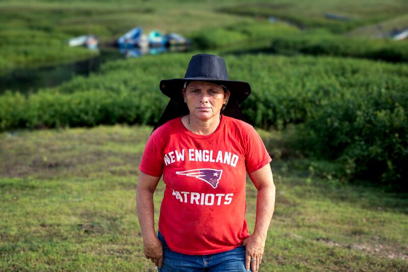 Marta Gloria Carvajal durante una jornada de limpieza del embalse Cerrón Grande organizada por CERAI y Fundesyram. EntreFronteras.