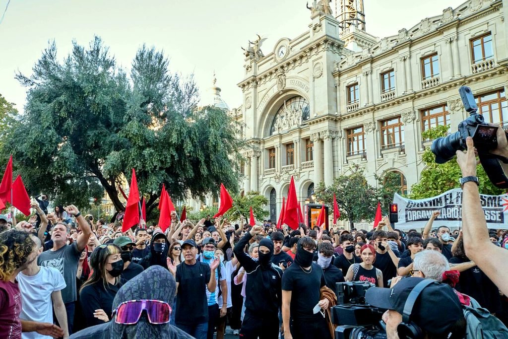 Miles de personas acudieron al llamamiento de la acampada para impedir agresiones fascistas. Alona Malakhaeva - Jose Ángel Sánchez Rocamora.