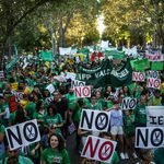 Miles de personas en el Paseo de la Castellana durante la manifestación por la educación pública del 16 de octubre. Diego Vitores.
