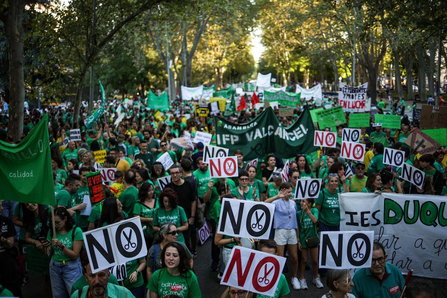 Decenas de miles de personas claman contra los ataques de Ayuso a la educación pública