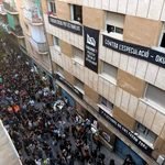 Movilización para impedir el desahucio del bloque Llenguadoc 74 en el barrio de Sant Andreu, en Barcelona. La Directa - Jesús Rodríguez.