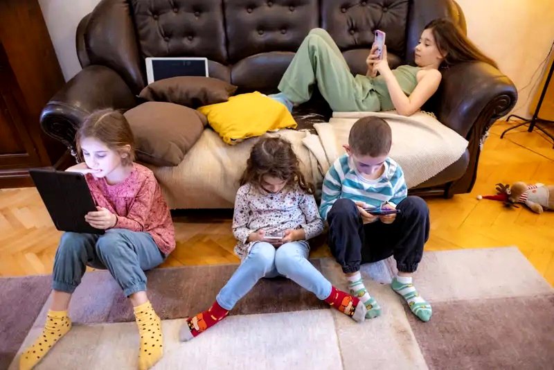 Y para niños y jóvenes, una educación deforme y declinante
